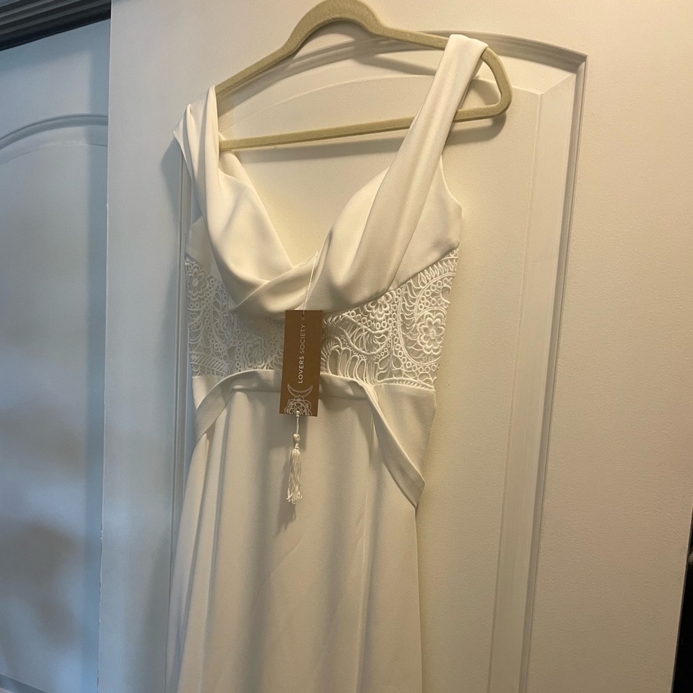 Never worn lovers society Nolan wedding dress. No alterations.